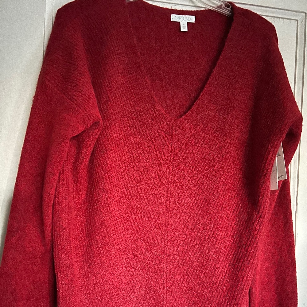 NEW WITH TAGS -  WOMEN'S LONG SLEEVE V-NECK SWEATER, COLOR RED TANGO, SIZE XL.